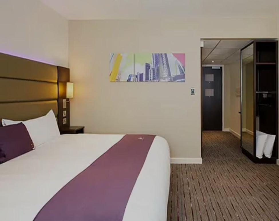 Hotel Modern En-suite Near Canary Wharf Metro Line *