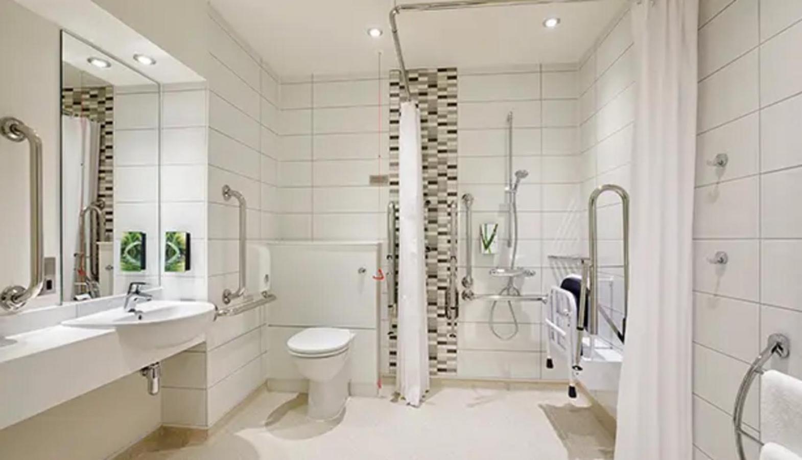 Modern En-suite Near Canary Wharf Metro Line Hotel