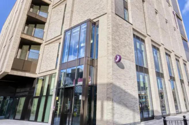 Modern En-suite Near Canary Wharf Metro Line * London